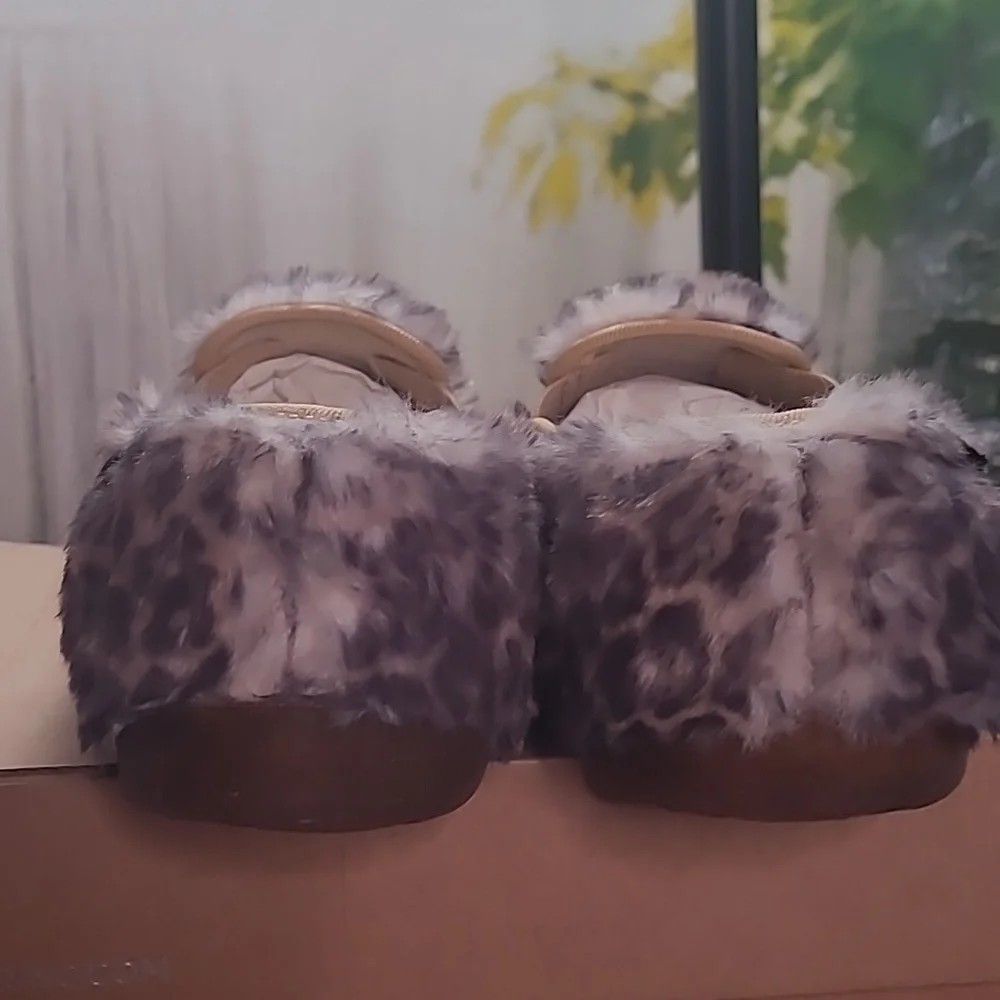New in box! Naturino Manx Kids 34 size 3 faux fur leopard print warm slippers